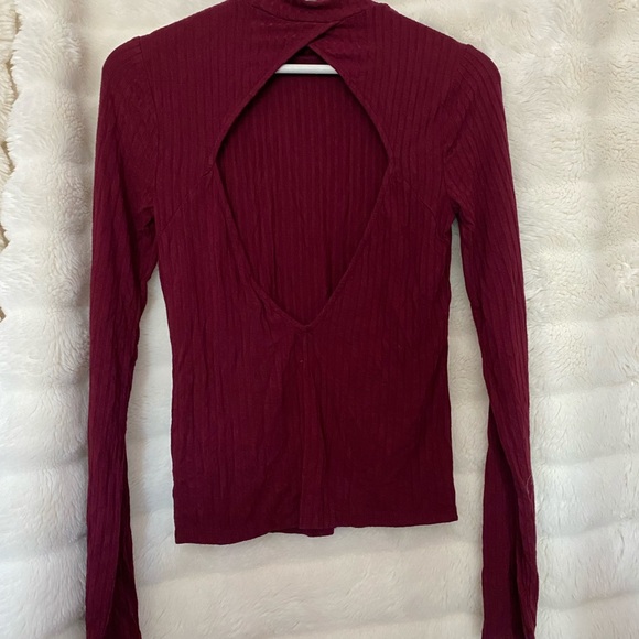 Long sleeve top with back cut out - Picture 2 of 2